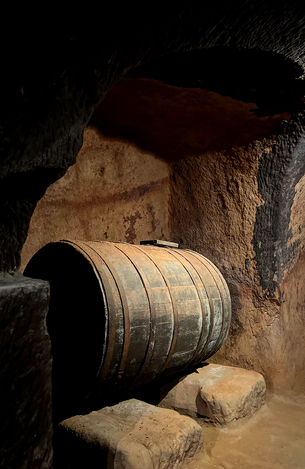 Viejo bocoy del barrio de Bodegas de Quel Viejo bocoy del barrio de Bodegas de Quel